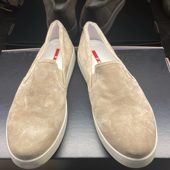 Ladies Prada suede loafer with rubber sole - Picture 7 of 7